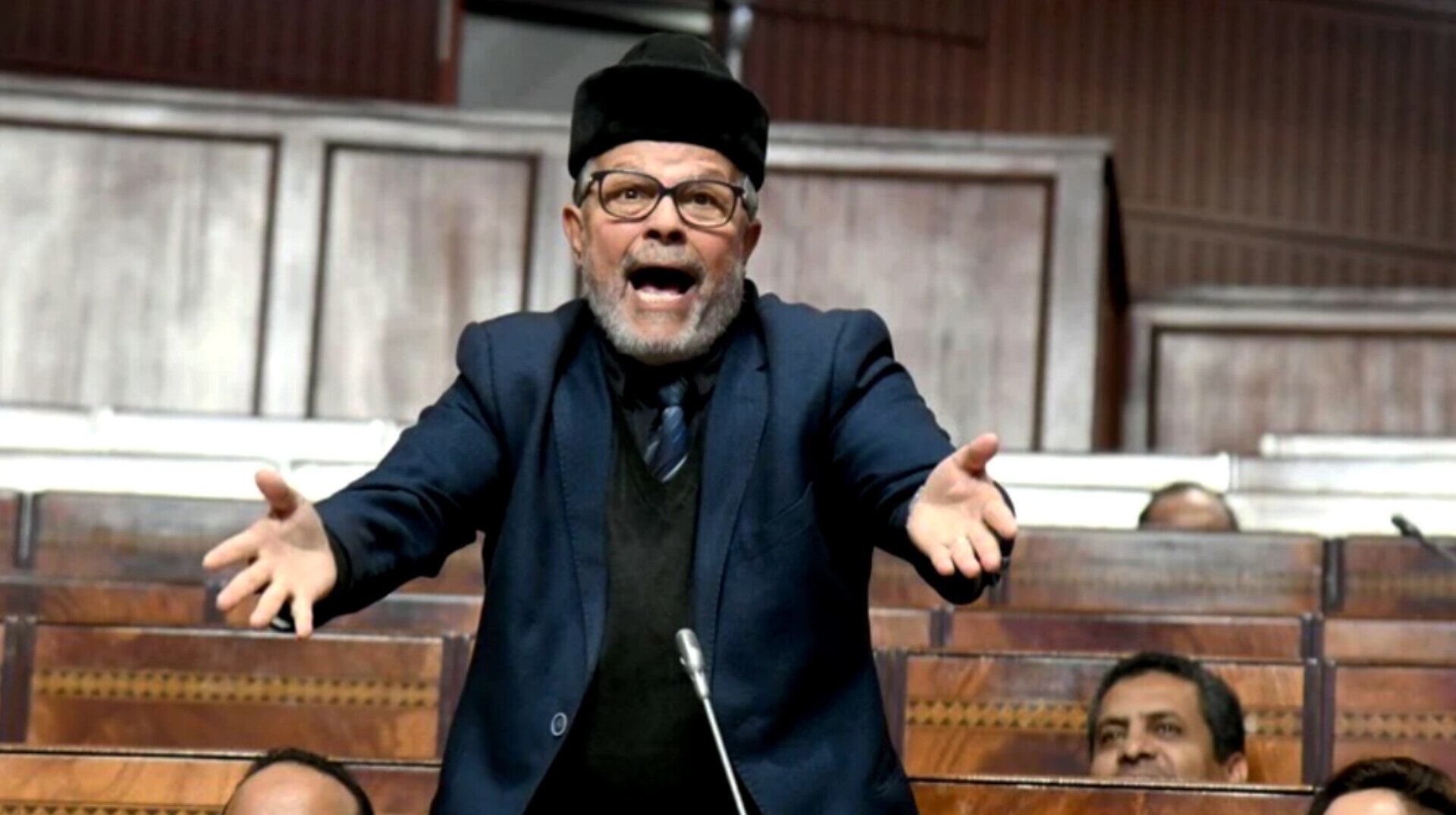  قاضي التحقيق يحجز على جميع ممتلكات رئيس جماعة القصر الكبير وبرلماني "التجمع الوطني للأحرار" محمد السيمو 