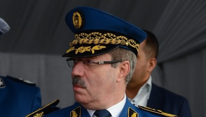 تبون يقيل المدير العام للأمن الوطني والنيابة العامة تودع 10 مسؤولين أمنيين السجن بسبب فضيحة التسلل إلى طائرة بمطار وهران التي أحرجت الجزائر أمام فرنسا