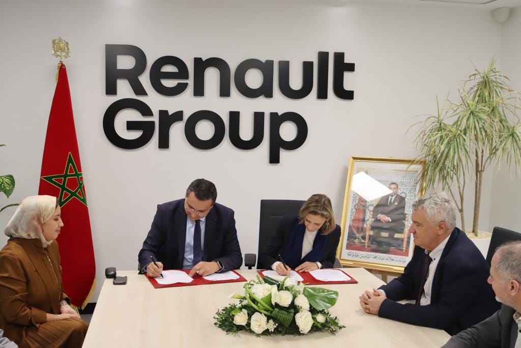 السفارة الفرنسية توقع اتفاقية مع "رونو" لفائدة المسافرين المغاربة الحاصلين على تأشيرة "شنغن"