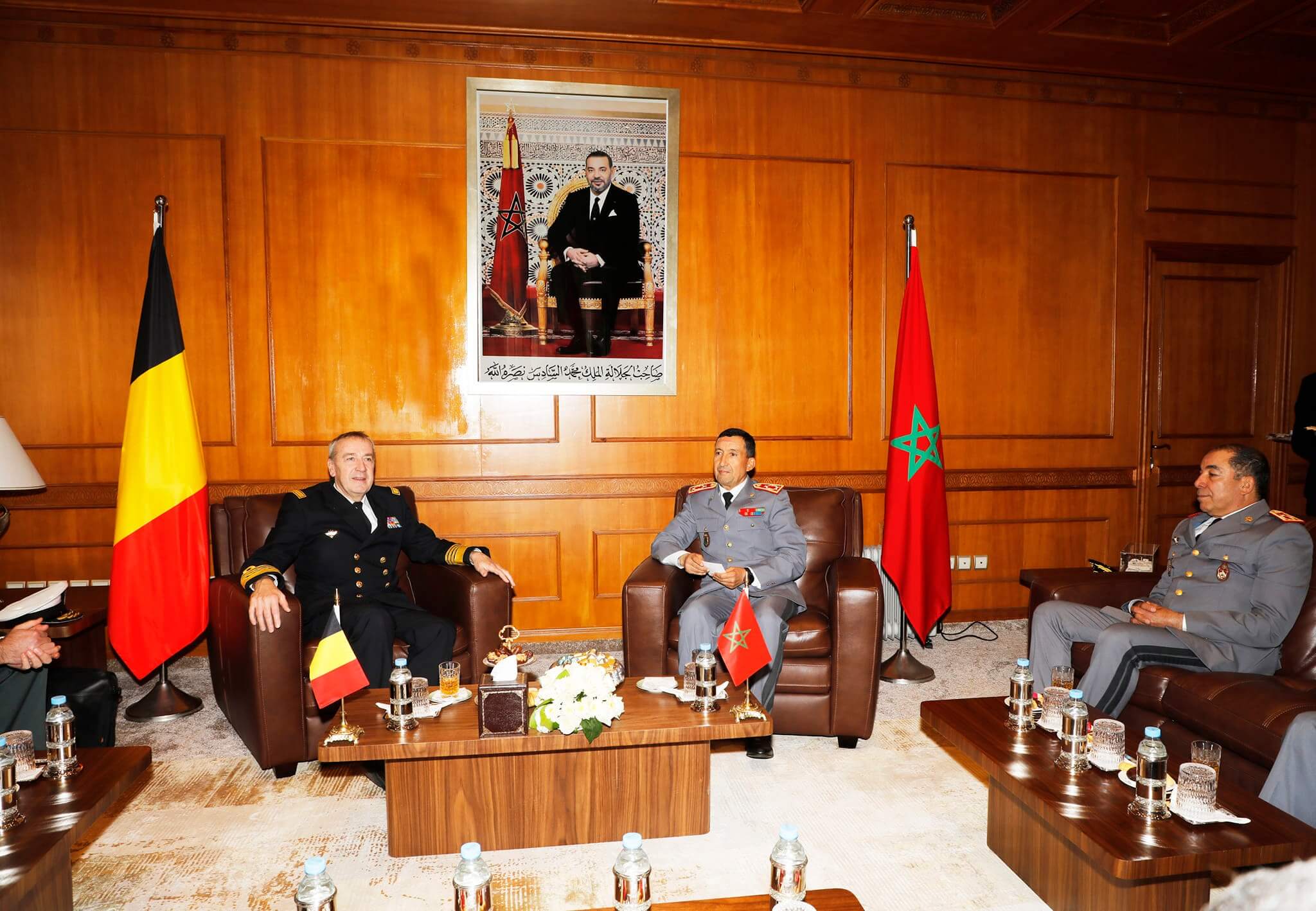 المفتش العام للقوات المسلحة الملكية يبحث مع رئيس الدفاع البلجيكي مجالات التعاون العسكري