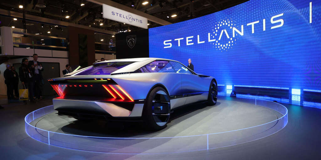 بطاريات السيارات الكهربائية.. خلافات شركة "ستيلانتيس" مع إيطاليا وإسبانيا تدفعها للاهتمام بشكل جدي في المغرب