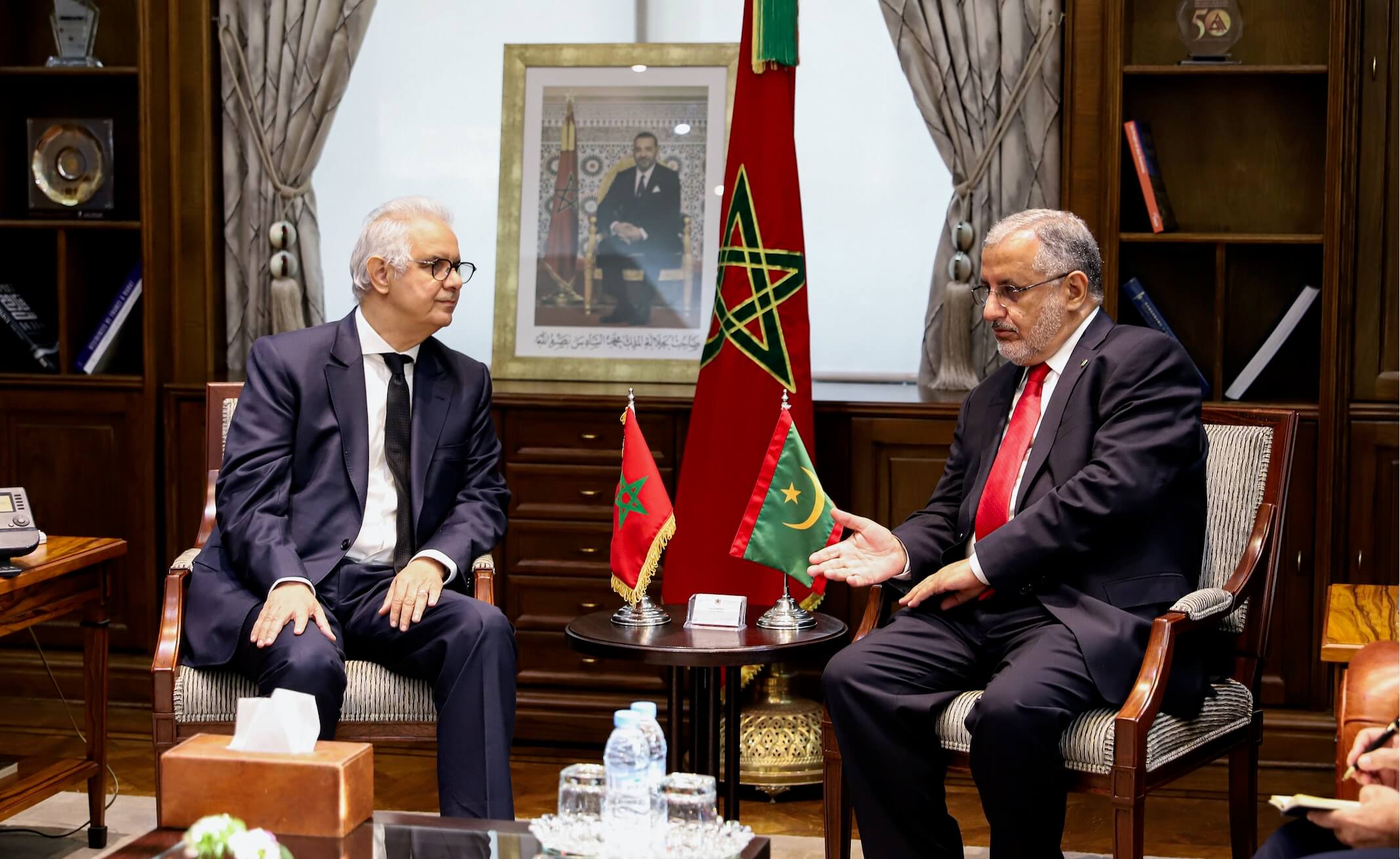 وزير التجهيز والماء المغربي يجري مباحثات مع وزير التجهيز والنقل الموريتاني لتطوير البنية التحتية والموانئ