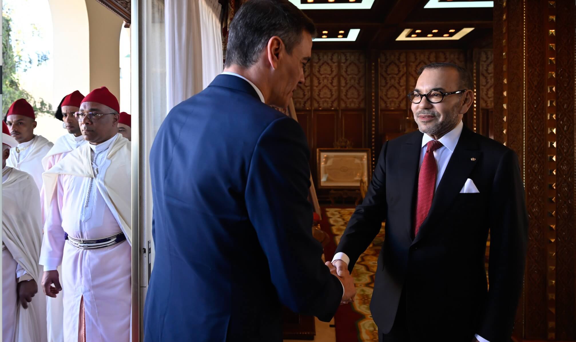 الملك محمد السادس يستقبل سانشيز بالقصر الملكي.. والأخير يجدد دعم بلاده لمغربية الصحراء ويبدي اهتمام إسبانيا بمبادرة ولوج بلدان الساحل إلى الأطلسي، ومشروع أنبوب الغاز نيجيريا – المغرب