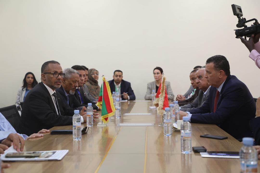 اختتام منتدى رجال الأعمال المغاربة والموريتانيين بتشكيل لجان لتحديد قطاعات الاستثمار ودعم التجارة الثنائية بين البلدين