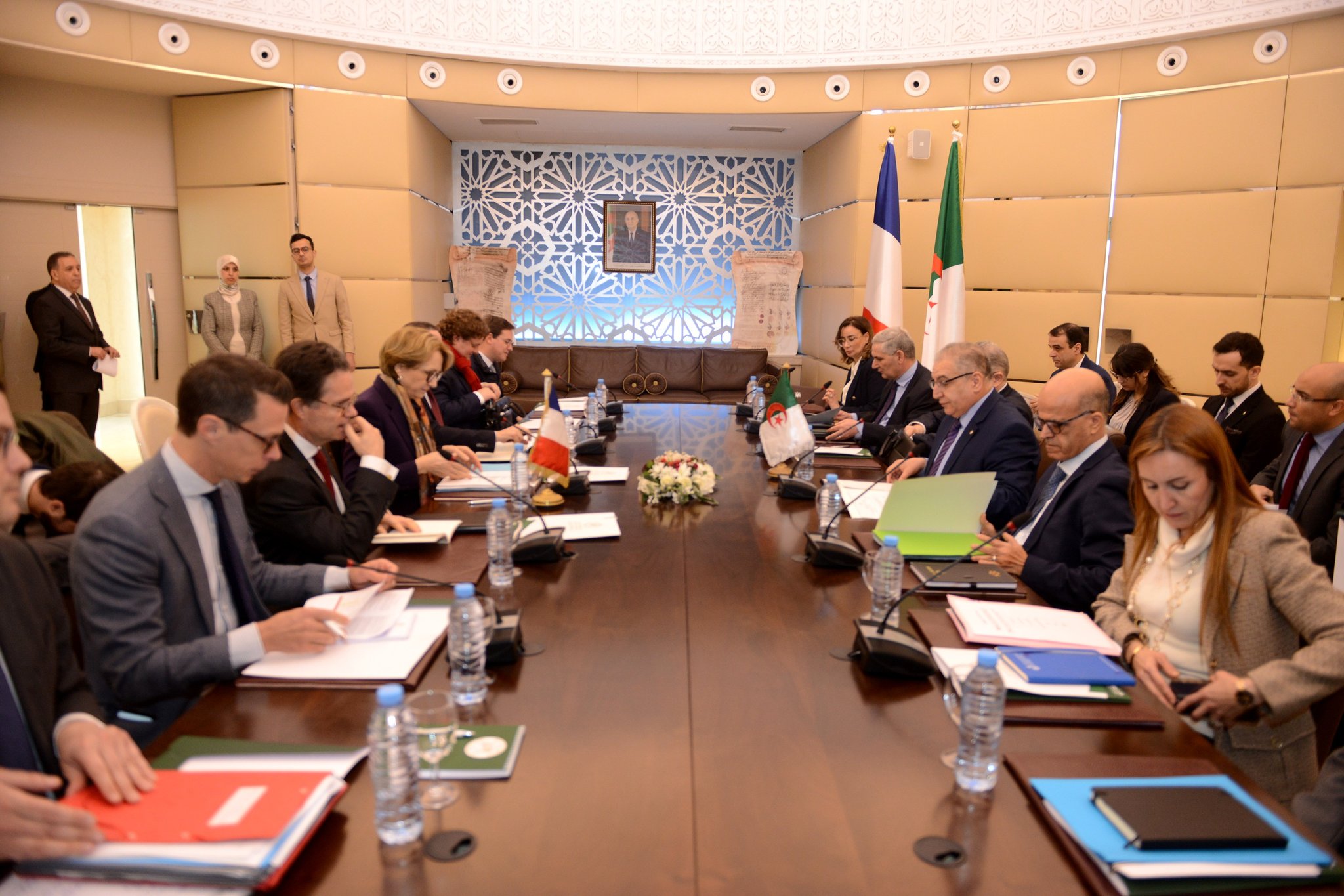 بعد 24 ساعة على تجديد باريس دعم الحكم الذاتي المغربي.. خارجيتا فرنسا والجزائر تجتمعان لـ"تقييم" علاقاتهما ومناقشة ملف الصحراء