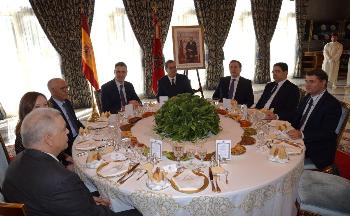 الملك محمد السادس يقيم مأدبة غداء على شرف رئيس الحكومة الإسبانية