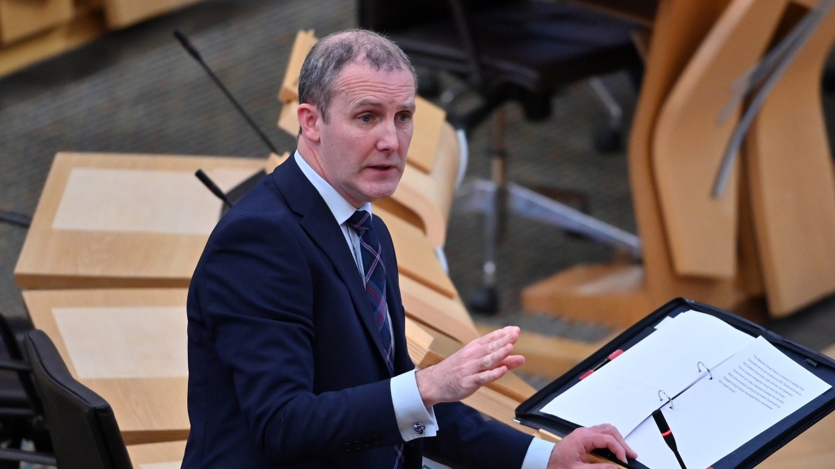 وزير الصحة في الحكومة الاسكتلندية يضطر للاستقالة من منصبه بعد "فضيحة اشتراك الآيباد" أثناء عطلته في المغرب