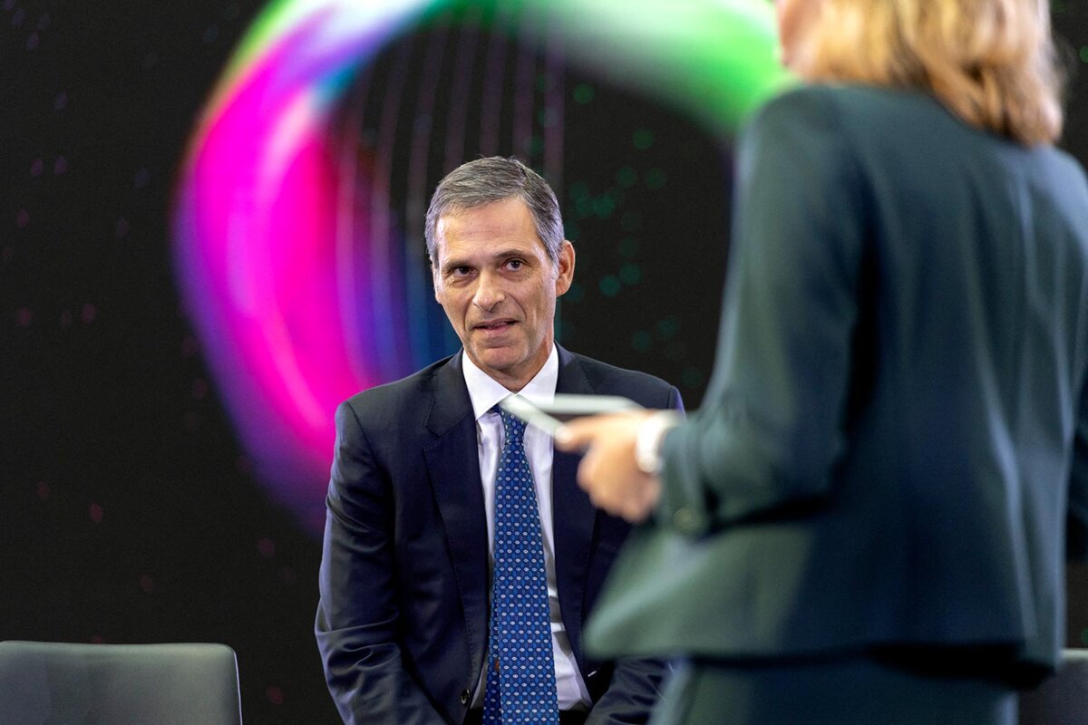 فرنسي من أصول لبنانية يستحوذ على مجموعة "ألتيس ميديا" الإعلامية التي تضم قناة BFMTV وراديو RMC