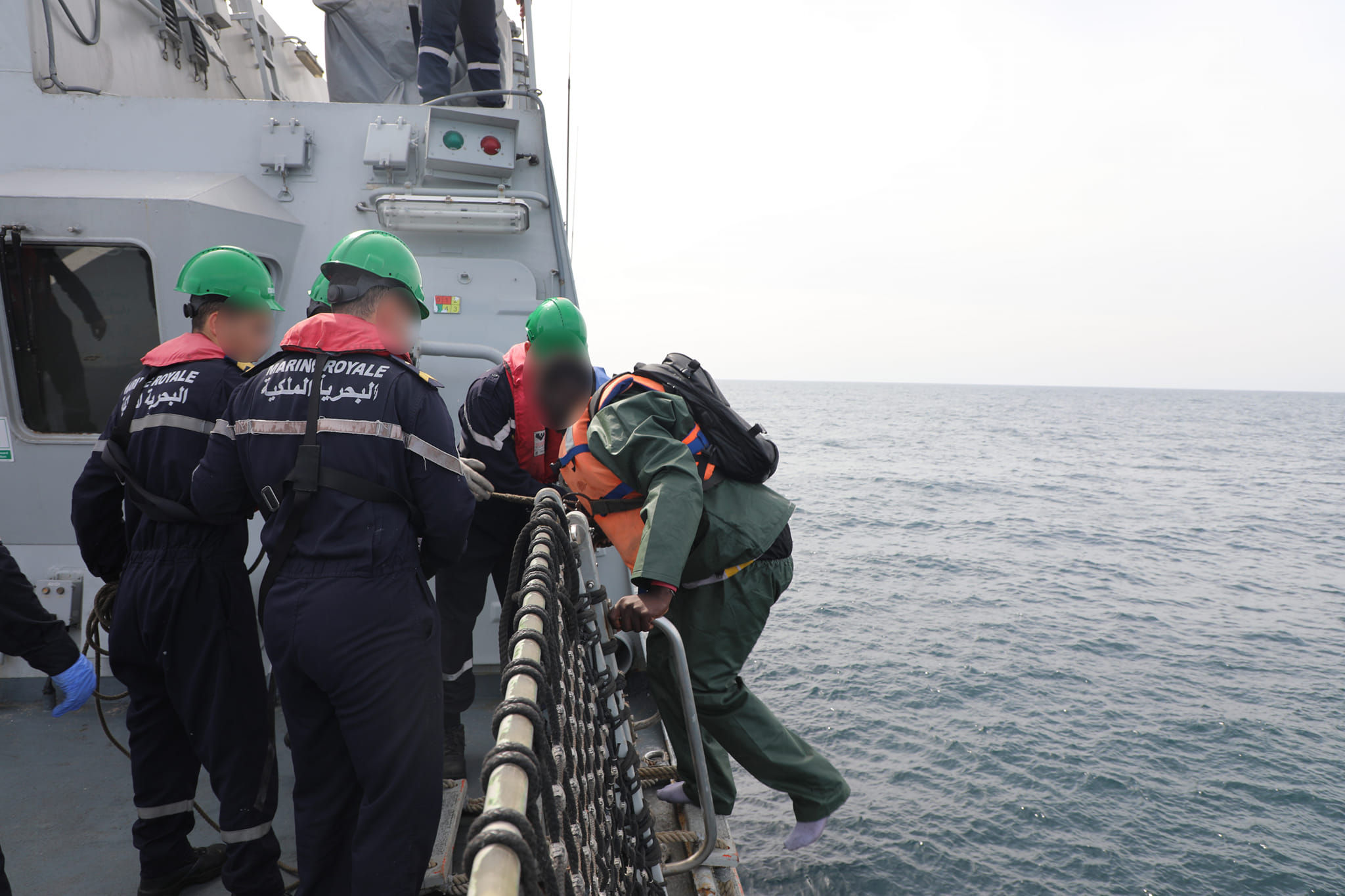 البحرية الملكية تقدم المساعدة لـ 58 مرشحا للهجرة غير النظامية ينحدرون من بلدان إفريقيا جنوب الصحراء