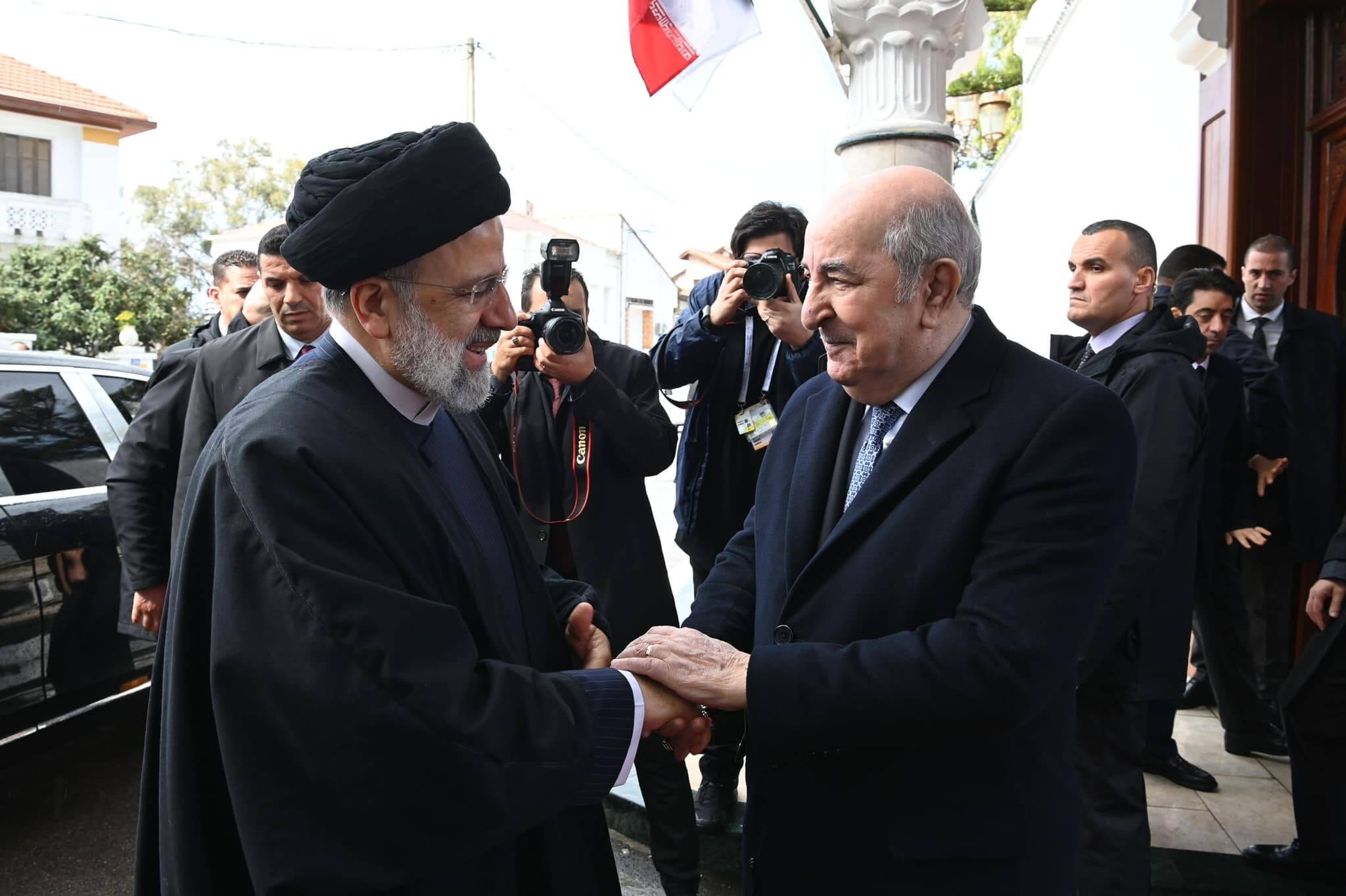 بحثا عن "توازن" القوى ودعما للبوليساريو.. الجزائر تفتح الباب على مصراعيه لإيران للتوغل في بلدان المنطقة المغاربية