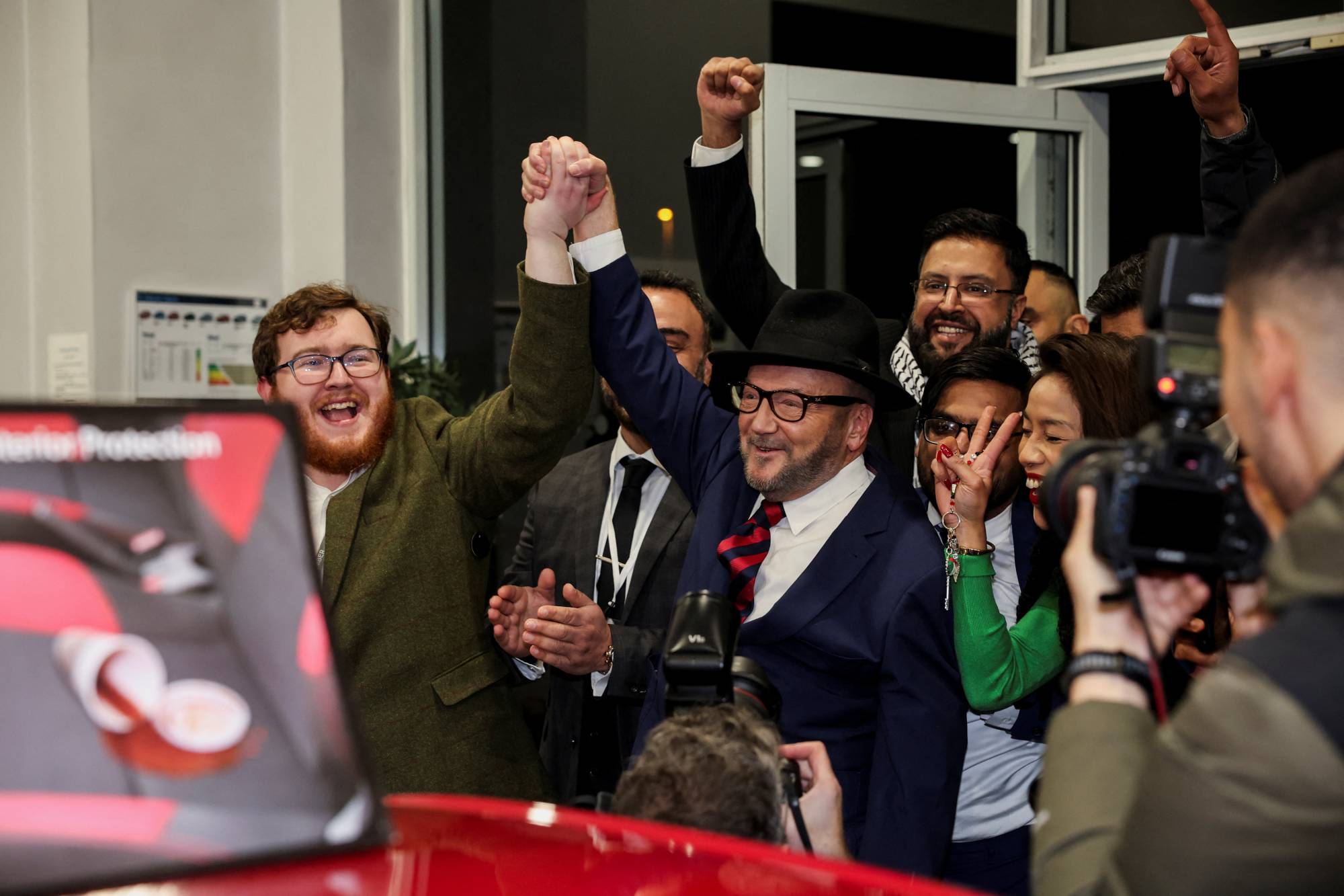  الرافضون لدعم الحكومة البريطانية لإسرائيل في حربها ضد غزة يعيدون غالاواي إلى البرلمان 