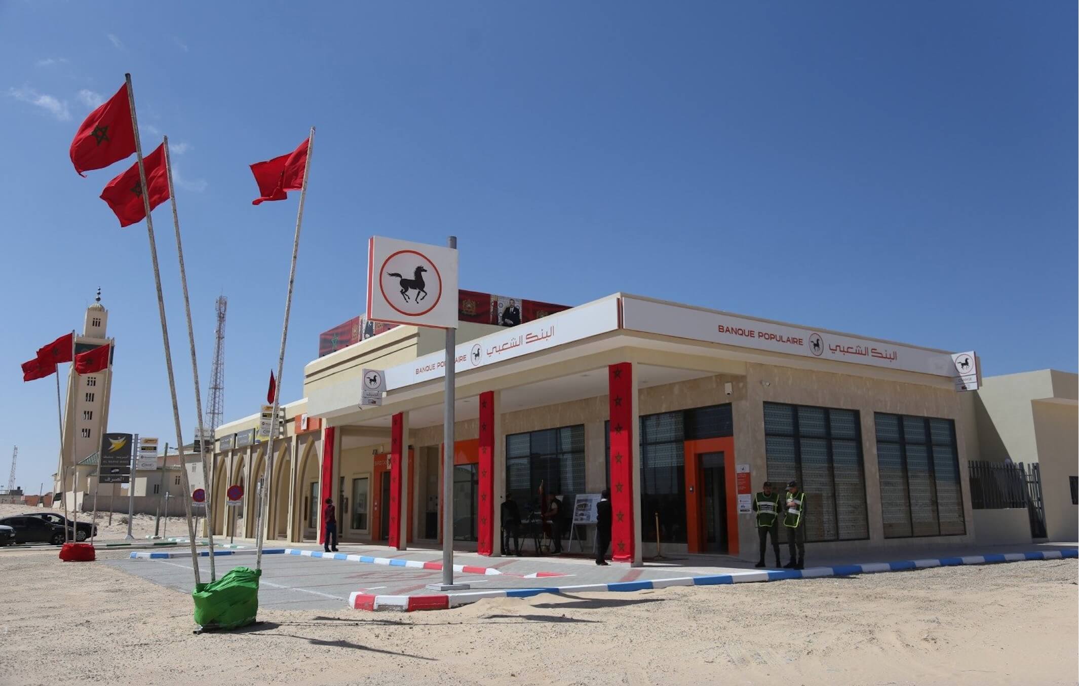  "البنك الشعبي" يفتتح أول وكالة بنكية في المعبر الحدودي الكركرات 