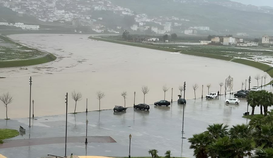 تأثيرات عاصفة "نيلسون" تتسبب في فيضانات وانقطاعات كهربائية بمناطق شمال المغرب وتقطع رحلات بحرية مع إسبانيا