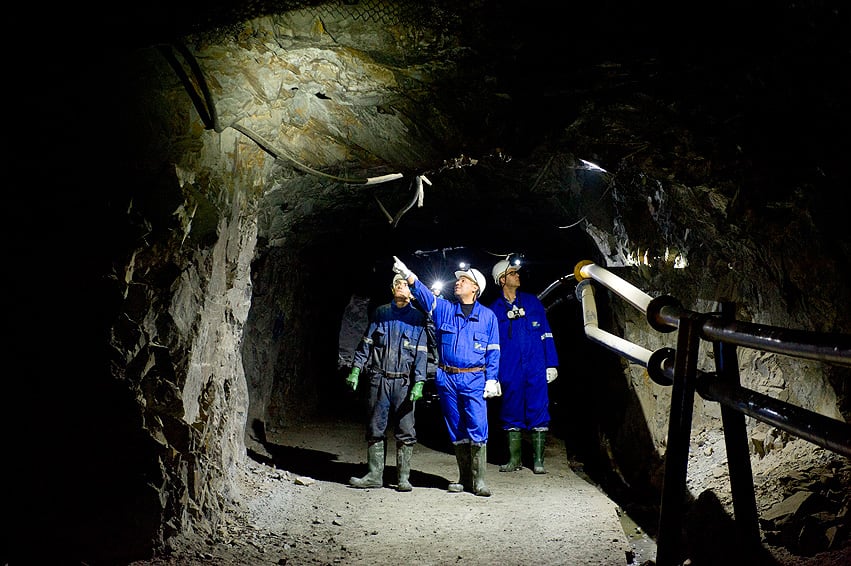 التطاحن السياسي في السودان يتسبّب في تعليق أنشطة استخراج الذهب لـ"مناجم" المغربية وتراجع إيراداتها بـ 22 في المائة