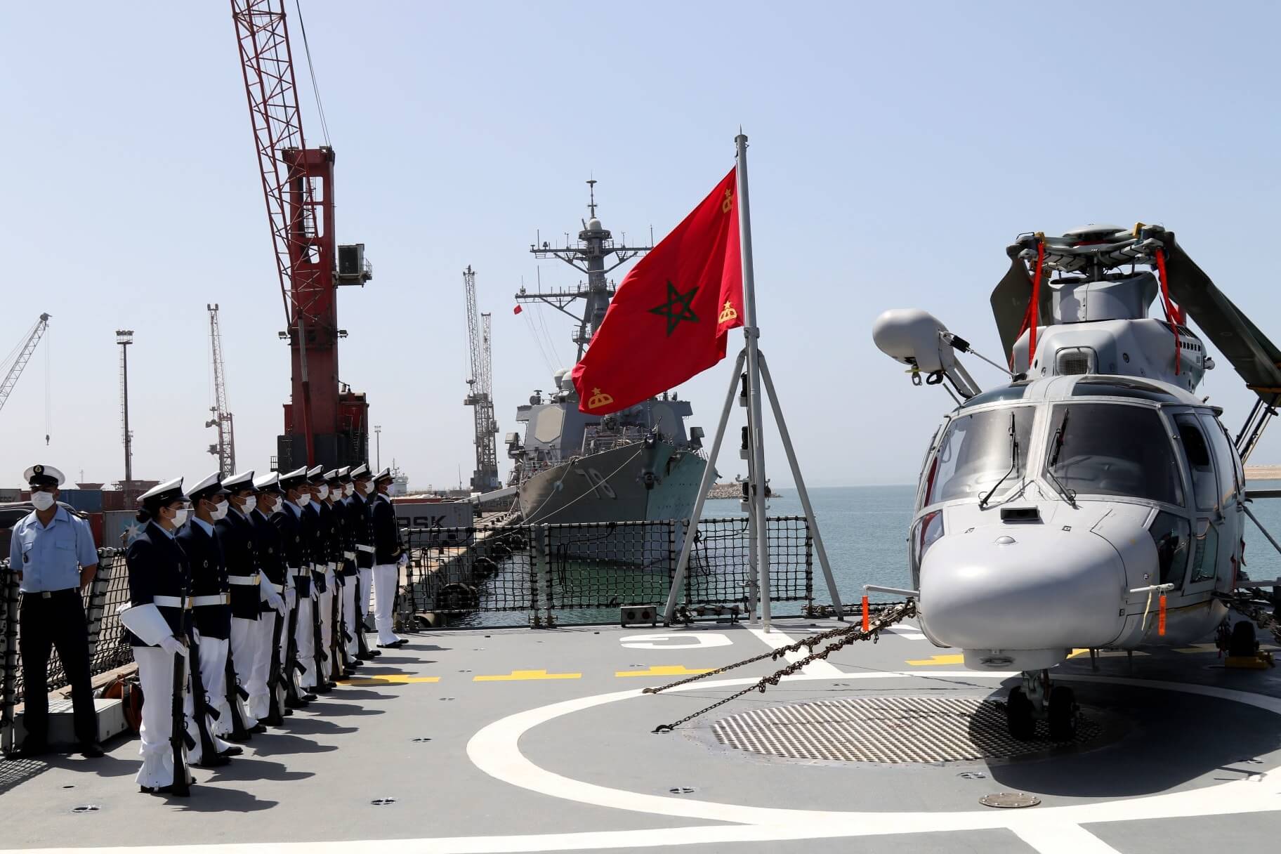 المغرب يُبلغ الصيادين وأصحاب السفن بأن سَواحله في الصحراء أصبحت "محظورة" لإجراء مناورات عسكرية بحرية.. والمعارضة الإسبانية تعبر عن قلقها