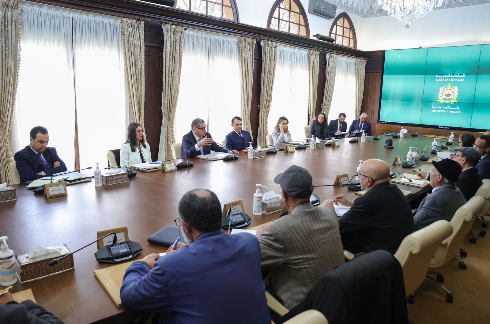 رئيس الحكومة يلتقي وفدا من الكونفدرالية الديمقراطية للشغل ضمن جولات "الحوار الاجتماعي"