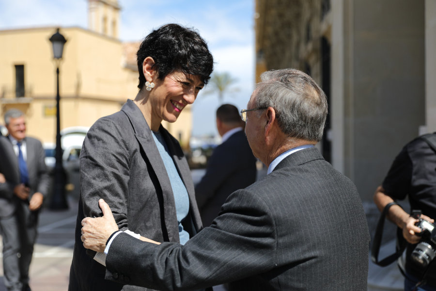 الحكومة الإسبانية تتجنب توجيه أي اتهام للمغرب بشأن نداءات مدينة سبتة حول تدفقات المهاجرين غير النظاميين