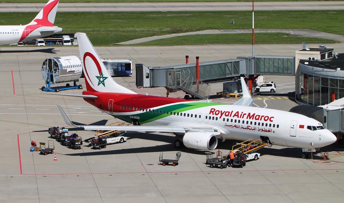 فوضى في الخطوط الملكية المغربية.. ترك معتمرين عالقين بمطار دبي منذ يومين.. وإلغاء رحلة من مطار "أورلي" بباريس بسبب عطل تقني وتعرض طائرة ثانية باضرار في محركها بعد اصطدامها بسرب من الطيور