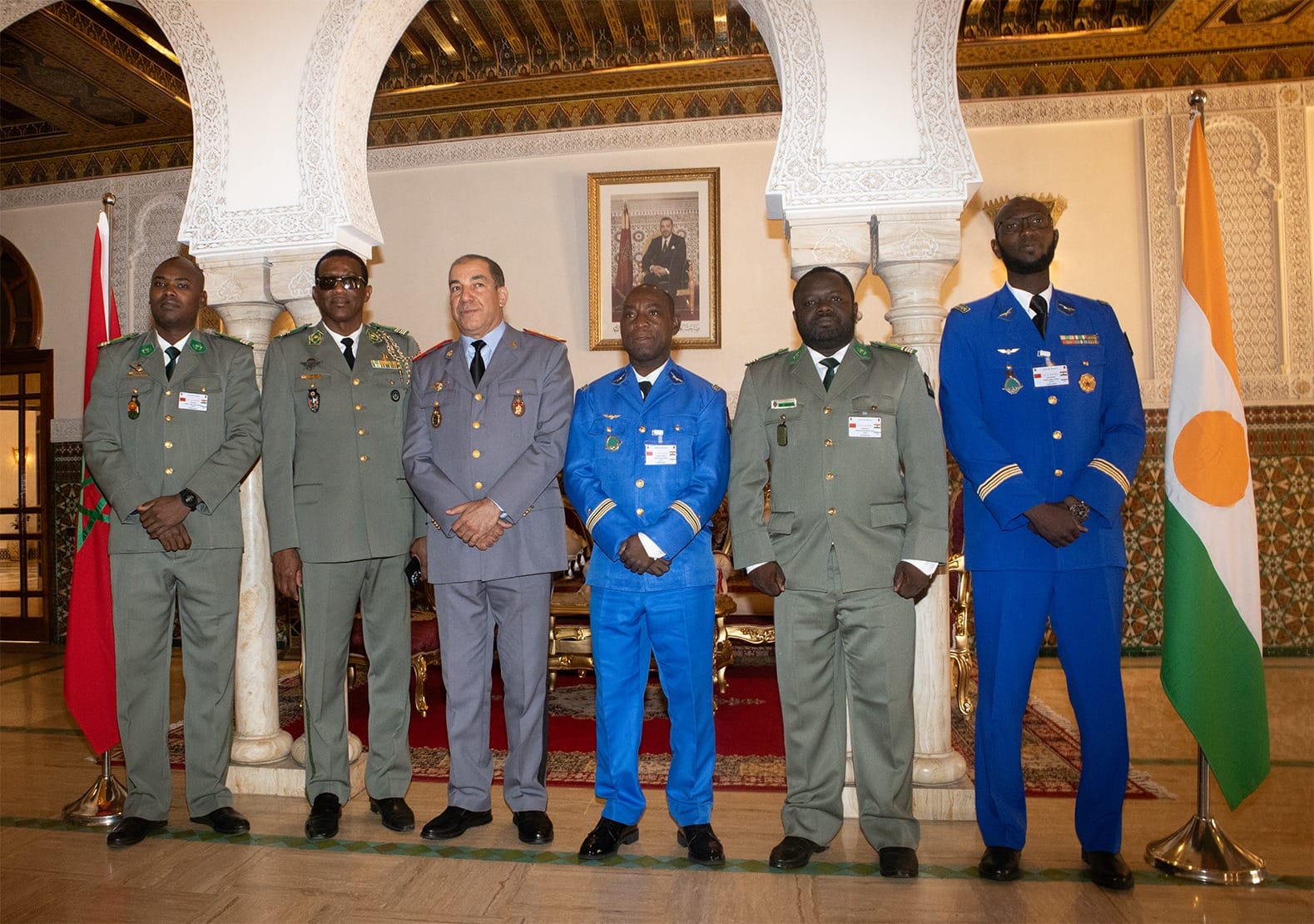 وفد عسكري رفيع المستوى من النيجر يحل بالمغرب لتعزيز تعاونه مع القوات المسلحة الملكية في مجال الدفاع والتحديات الأمنية في المنطقة