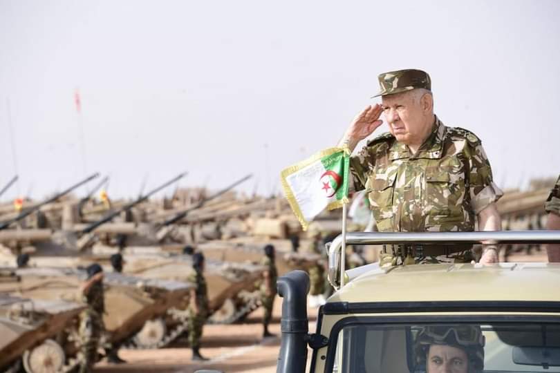 الجزائر تستعرض "عضلاتها العسكرية" في تدريب بمنطقة تندوف قبل شهر من انطلاق مناورات الأسد الإفريقي في المغرب