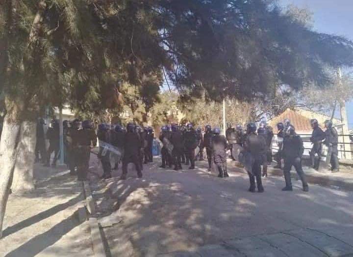  مع الإعلان الرسمي عن قيام "دولة القبايل".. الأمن الجزائري يطوق مُدن بجاية وتيزي وزو ويعتقل العشرات بعد مظاهر الاحتفاء بـ"إعلان دولتهم" 