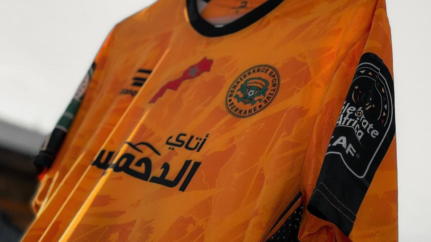 نهضة بركان يعتمد قميصه البرتقالي بخريطة المغرب للعب مباراة إياب نصف نهائي "الكاف".. واتحاد العاصمة الجزائري يسير نحو الانسحاب من المباراة