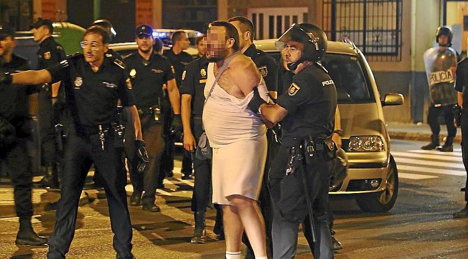  جزيرة مايوركا.. جرحى ومصابين في مواجهات عنيفة بين جزائريين وإسبان بسبب "تمادي الجزائريين في ارتكاب اعتداءات" 