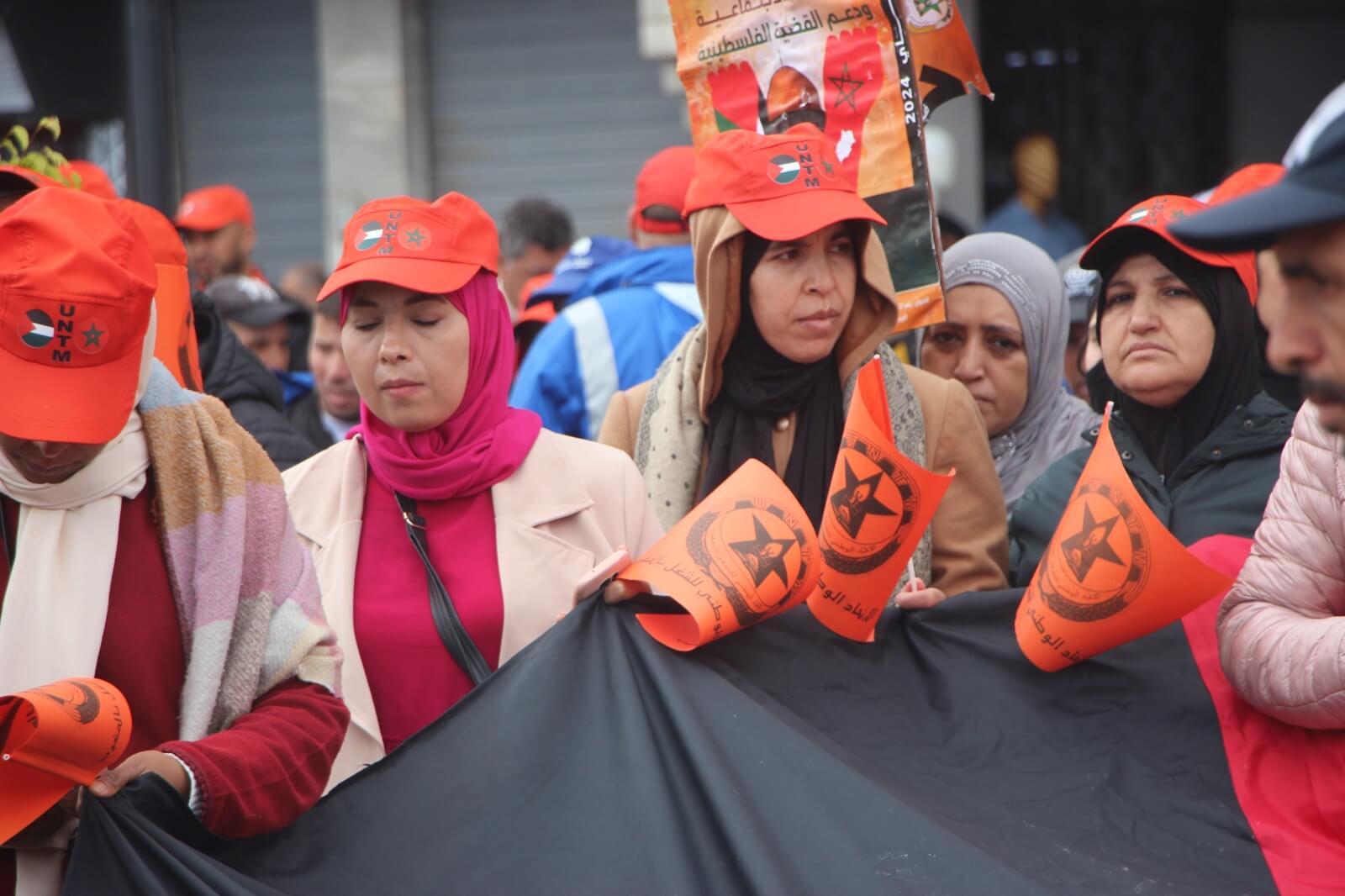 يملكها برلماني.. احتجاجات ضد شركة مُصنعة للملابس العسكرية بطنجة بسبب اتهامها بانتهاك حقوق العمال
