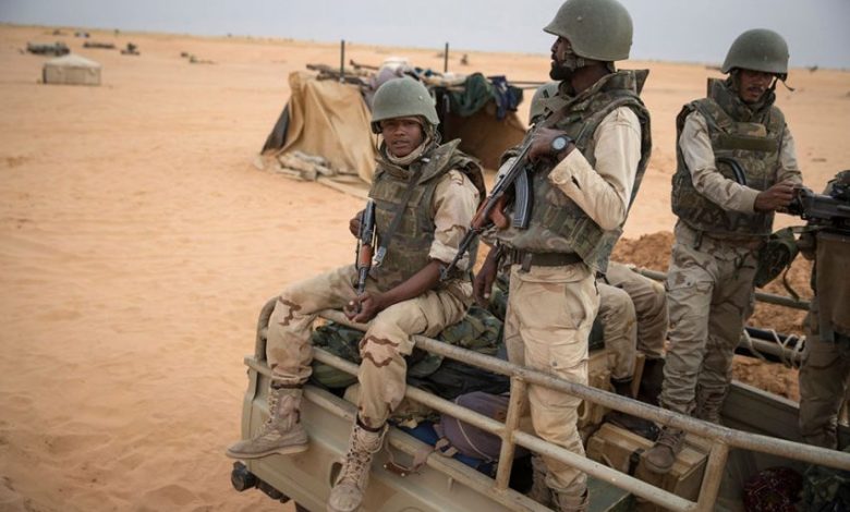  التوتر بين مالي وموريتانيا يصل إلى "استعراض القوة".. هل تدفع المبادرة الأطلسية المغرب للتدخل لإنهاء فتيل الأزمة؟ 