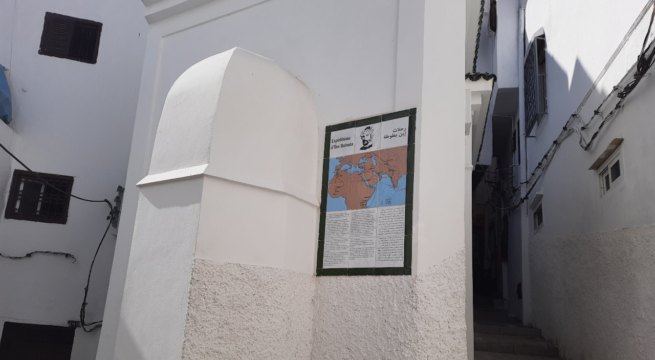 الكاتب عثمان بن شقرون يطالب مسؤولي طنجة بنقل ضريح ابن بطوطة