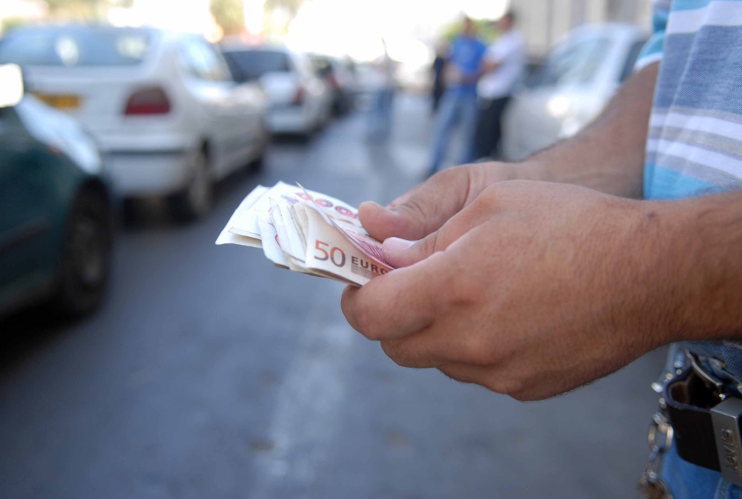 توقف عمليات تحويل الأموال في الجزائر منذ أسابيع بعد فشل مفاوضات تجديد عقد "ويسترن يونيون" بسبب التبعية الإقليمية للمغرب