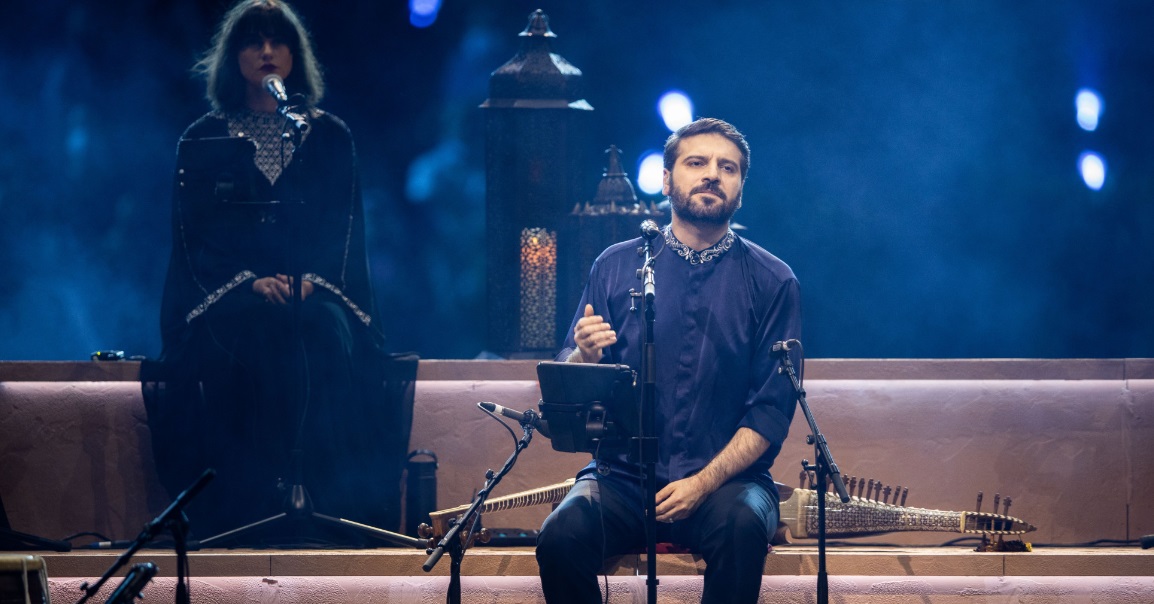  فوضى تنظيمية في مهرجان فاس.. صافرات الاستهجان في حفل سامي يوسف بعد بيع تذاكر بـ 600 درهم دون توفير مقاعد لأصحابها 