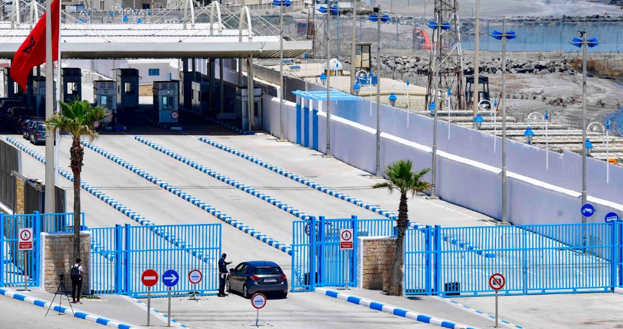 الحكومة الإسبانية تدافع عن "تريث المغرب" في فتح المعابر الجمركية لسبتة ومليلية وتؤكد: "العملية معقدة والرباط في حاجة لمزيد من الوقت"