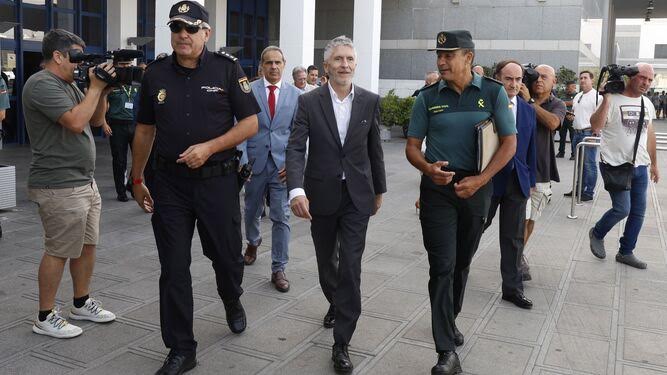  تزامنا مع تدفقات كبيرة للجالية المغربية.. مدريد تبعث بوزير الداخلية إلى ميناء الجزيرة الخضراء لتفقد سير العبور 