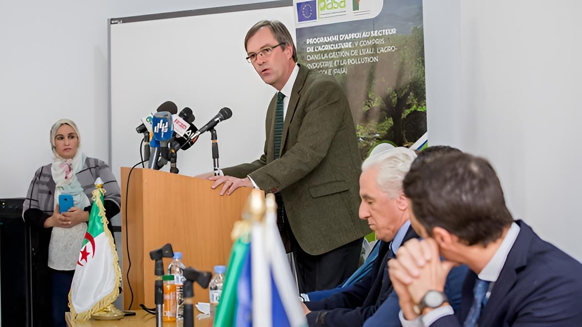 الاتحاد الأوروبي يطالب الجزائر بالحوار أو التصعيد.. وينتقد القرار الذي اتخذته ضد إسبانيا بسبب موقف الأخيرة من الصحراء المغربية