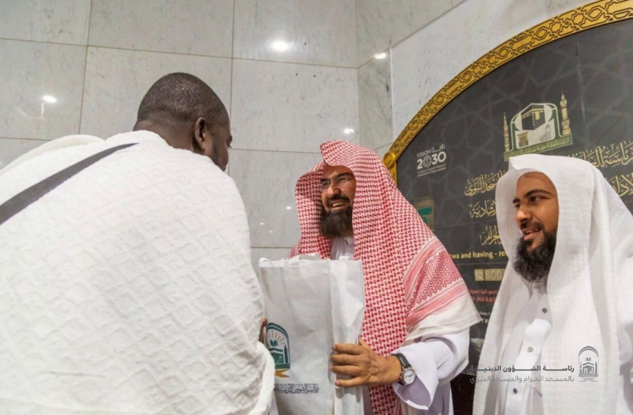 إهداء مليون مصحف مترجم للحجاج