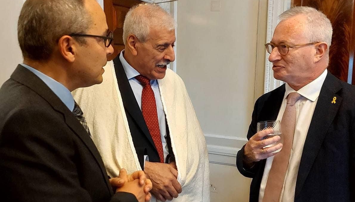  أعضاء في مجلس اللوردات البريطاني يستقبلون زعيم حركة تقرير مصير القبائل 