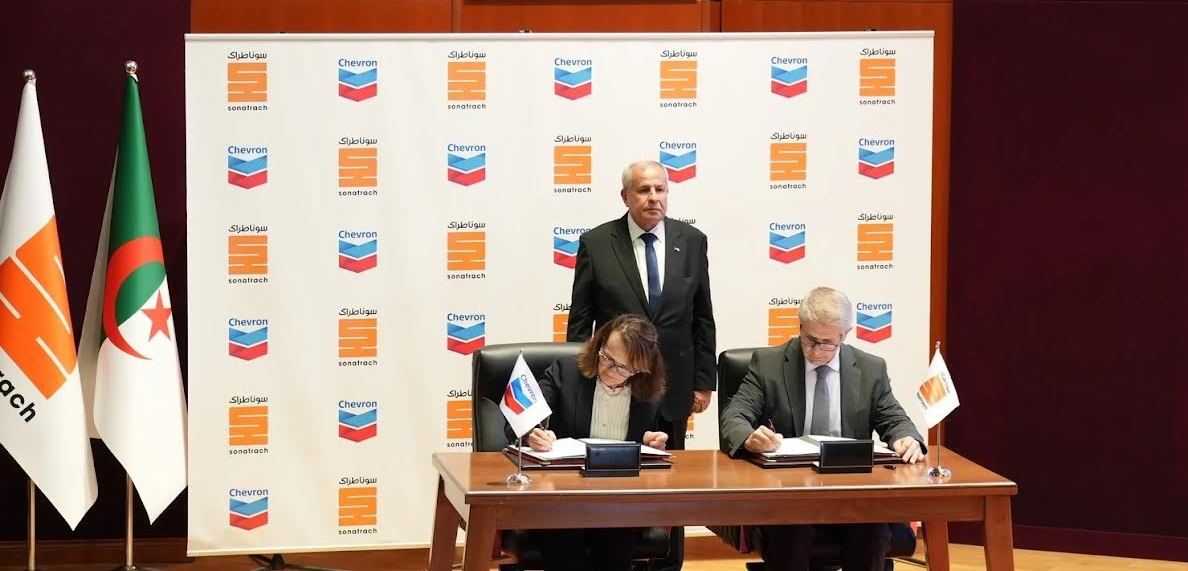 بعد إيكسون موبيل.. الجزائر تمنح "شيفرون" الأمريكية حقلين للنفط والغاز على أراضيها في ظل مساعيها لجني مكاسب في ملف الصحراء