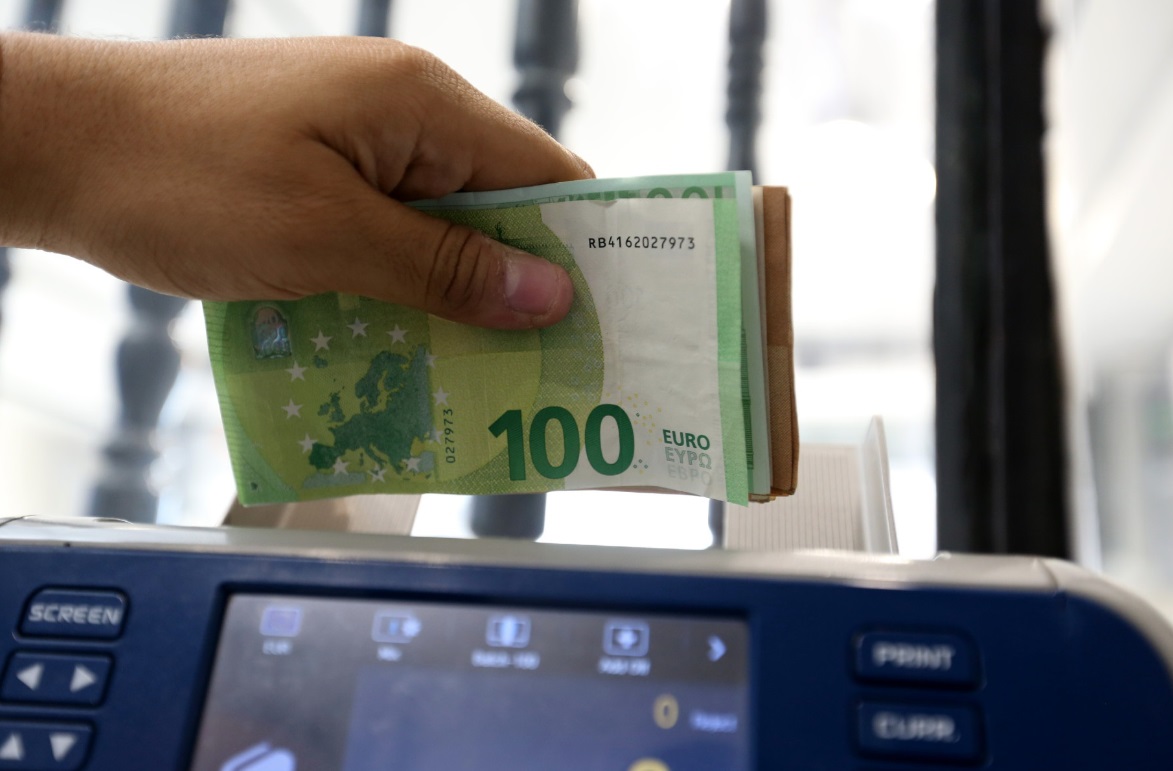 تحويلات المغاربة المقيمين بالخارج: توقع تسجيل رقم قياسي قدره 117,5 مليار درهم سنة 2024