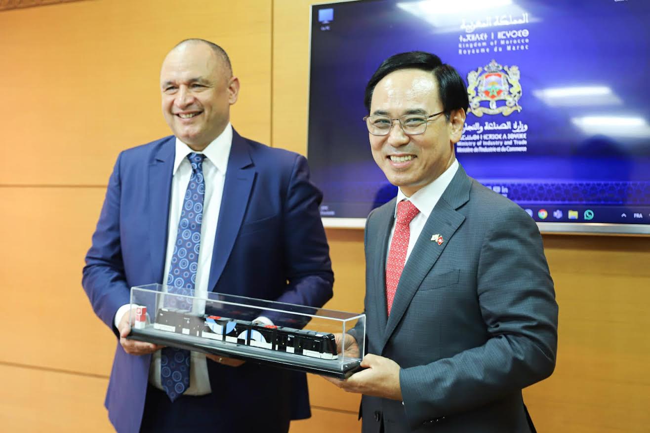 متخصصة أيضًا في الصناعات الدفاعية.. شركة كورية الأقرب للفوز بصفقة تزويد المغرب بـ 168 قطارًا مصنعة محليًا بقيمة 1.6 مليار دولار