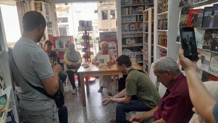 ورود كلمة "القبايل" في عنوان كتاب يدفع السلطات الجزائرية لاعتقال كاتبة فرنسية وزوجها والحاضرين في حفل توقيعه