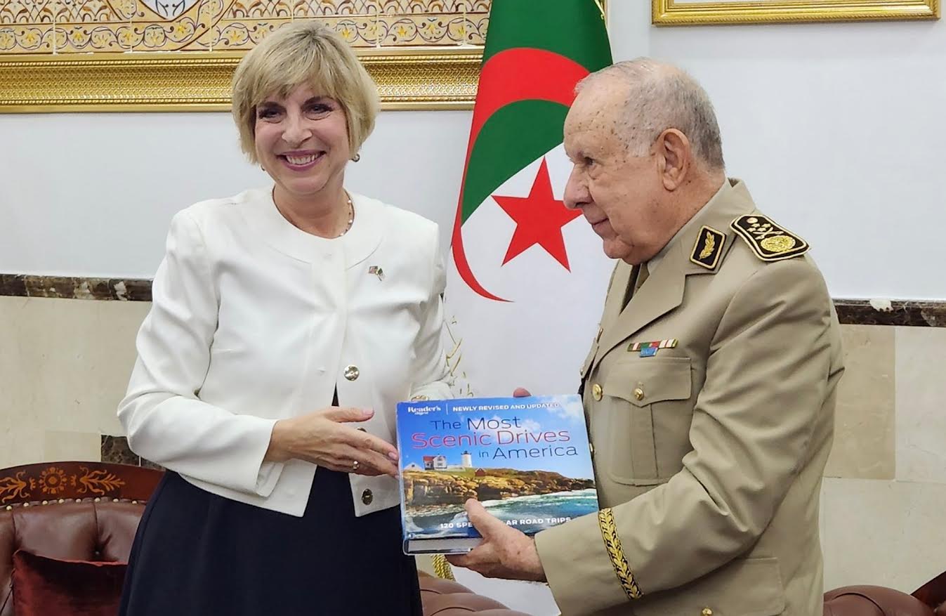  السفيرة الأمريكية في الجزائر: اعتراف واشنطن بمغربية الصحراء حقيقة تاريخية لم يتراجع عنها بايدن.. والحكم الذاتي المغربي هو الحل القابل للتطبيق 