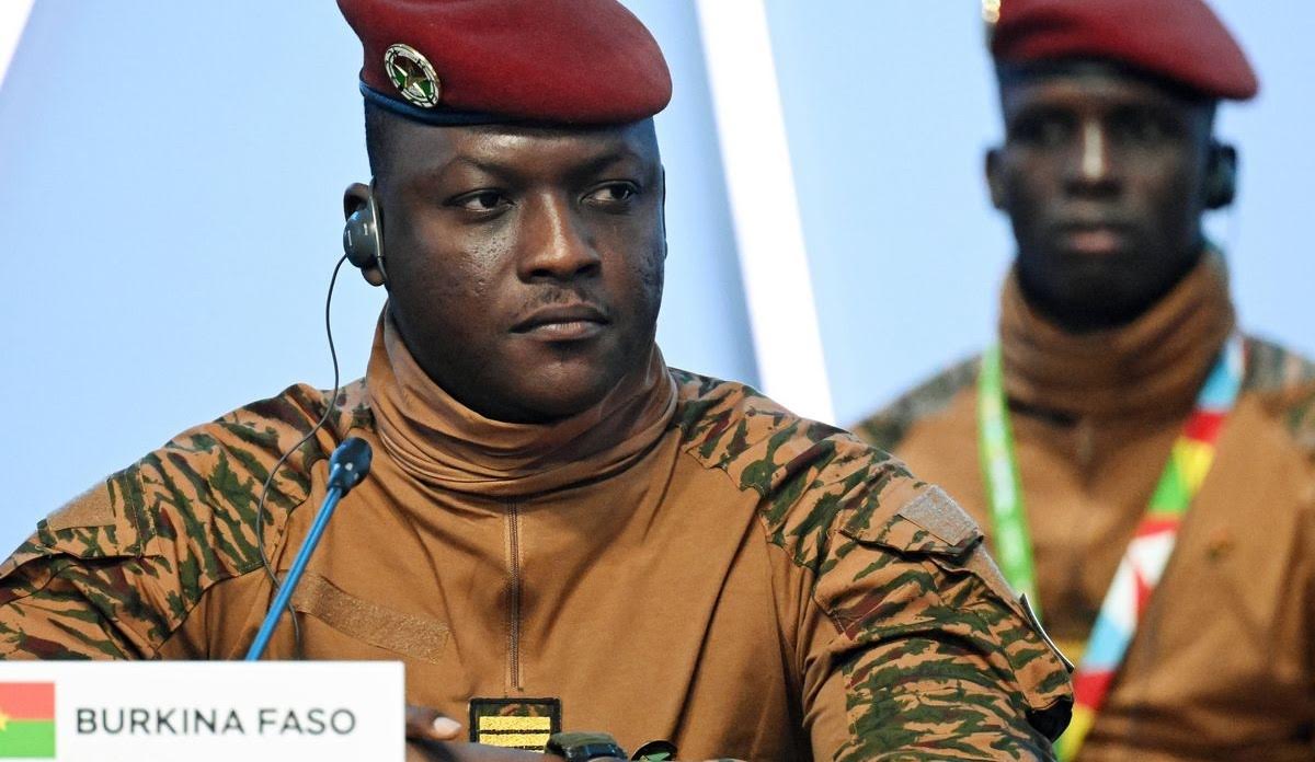 بوركينا فاسو توقع مع المغرب اتفاقا للتعاون العسكري.. وخبير لـ"الصحيفة": الرباط تحصد ثمار الثقة التي زرعتها بسياسة "رابح – رابح"