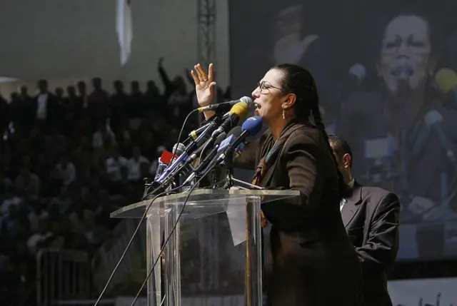 لوزيرة حنون تسحب ترشحيها وتقاطع الانتخابات الرئاسية في الجزائر بسبب ما وصفته بـ "التهديد والاستهداف الشخصي لها" وتتهم سُلطة الانتخابات بـ"الفشل التام"