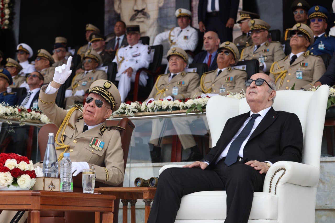  "النظام العسكري" في الجزائر يدعم تبون لولاية رئاسية ثانية.. ومنافسيه يشتكون "الإقصاء الممنهج" لإزاحتهم من التنافس في الانتخابات الرئاسية 