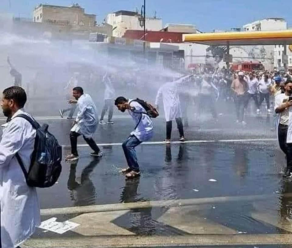 بعدما قوبلوا بالقمع.. التنسيق النقابي لقطاع الصحة يُحصي 40 معتقلا وعشرات الإصابات متفاوتة الخطورة ويحمّل أخنوش المسؤولية