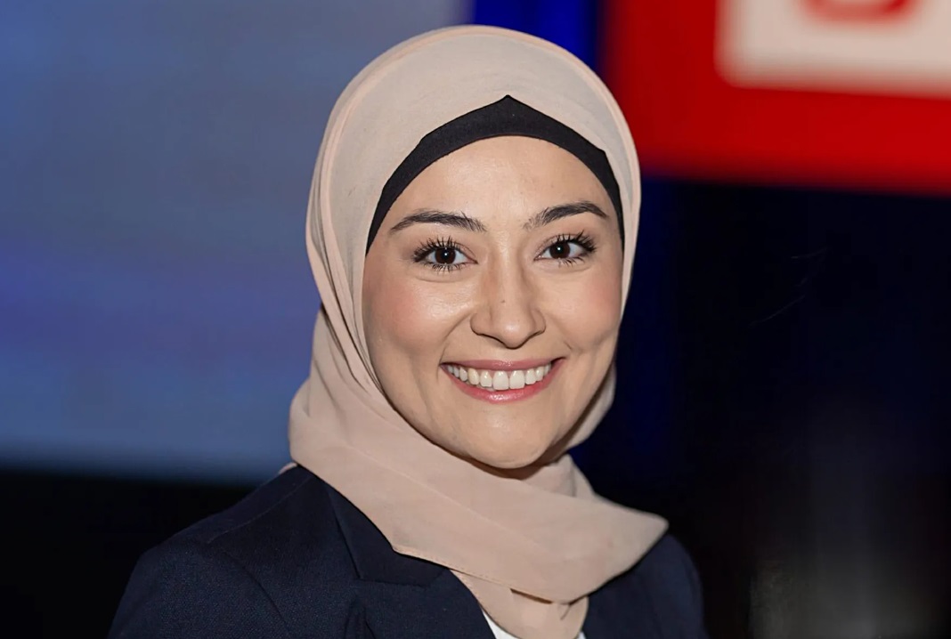 الحزب الحاكم في أستراليا يعاقب نائبة محجبة لدعمها فلسطين