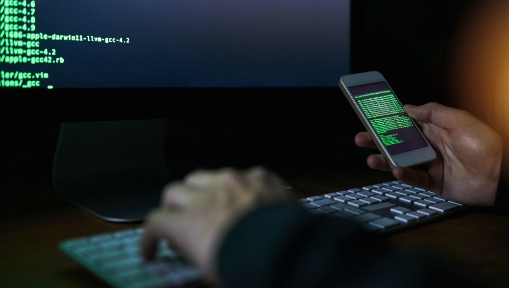 مؤسسات بنكية وبريدية تطارد مُرسلي رسائل تنتحل صفتها وتحمل روابط خبيثة تؤدي إلى سلب زبنائها أموالهم