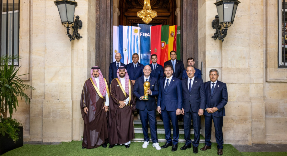  لقجع يُسلم ملف مونديال 2030 للفيفا.. ورفضٌ مغربي بُرتغالي لطلب إسبانيا رفع عدد ملاعبها 