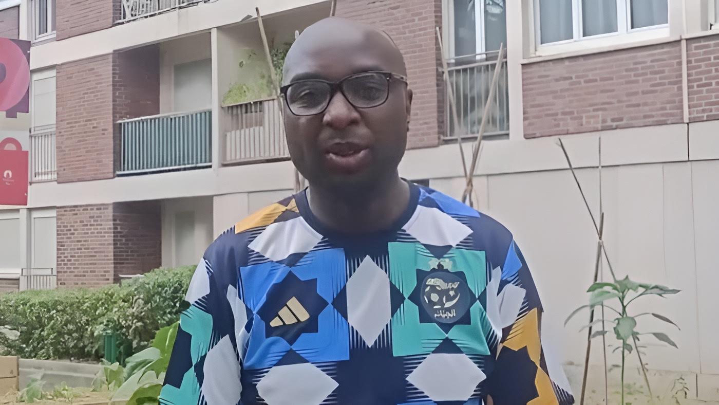  انتقادات واسعة لعمدة فرنسي مقرب من الجزائر أغلق جناحا خاصا بالجماهير المغربية في باريس بسبب جملة "الصحراء مغربية" 